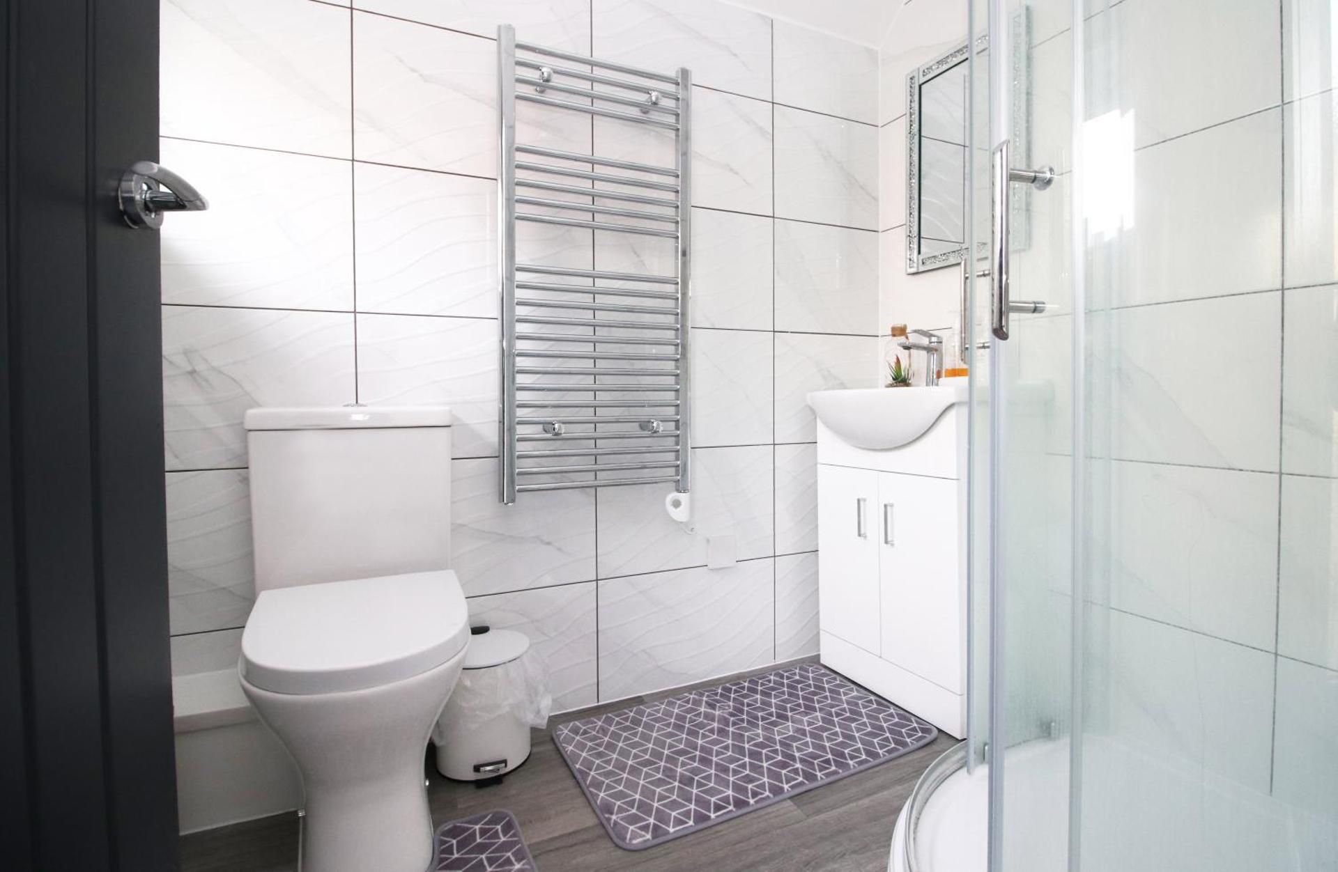 Modern Guesthouse, Fast Wi-Fi, Street Free Parking, Central, Fully Equipped Deluxe Double Room 2