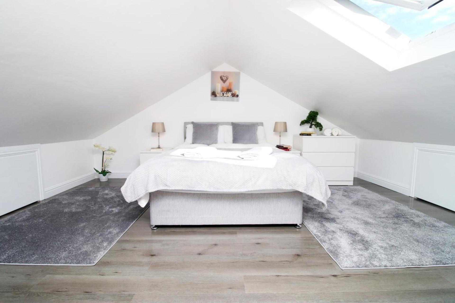 Modern Guesthouse, Fast Wi-Fi, Street Free Parking, Central, Fully Equipped Deluxe Double Room