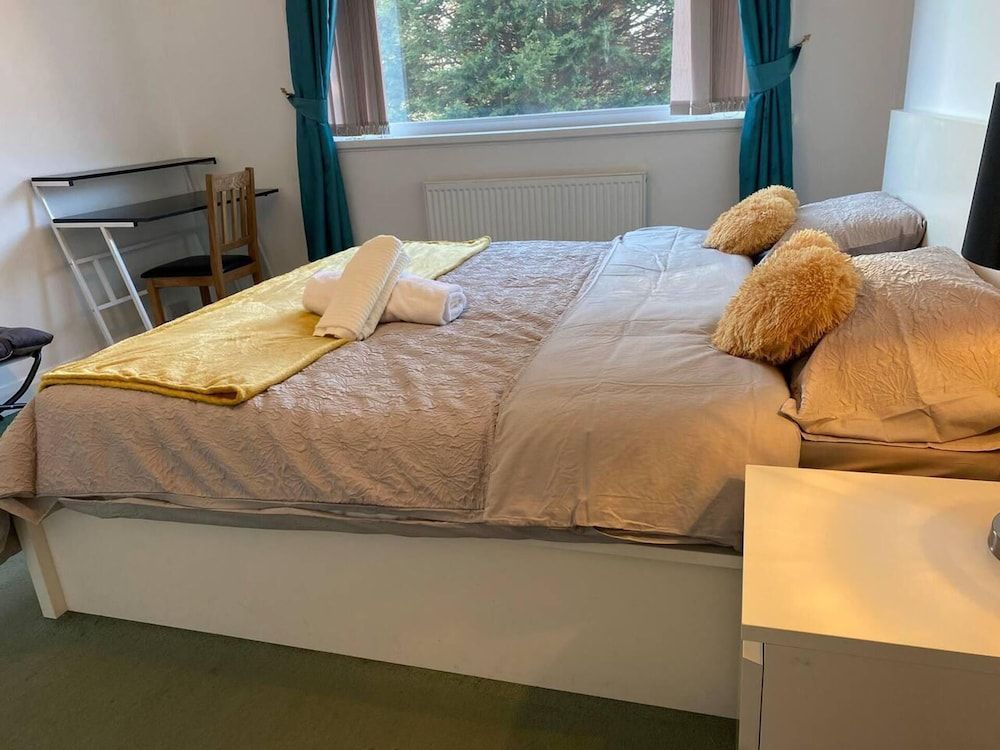 The Gold- Home Away From Home House 11