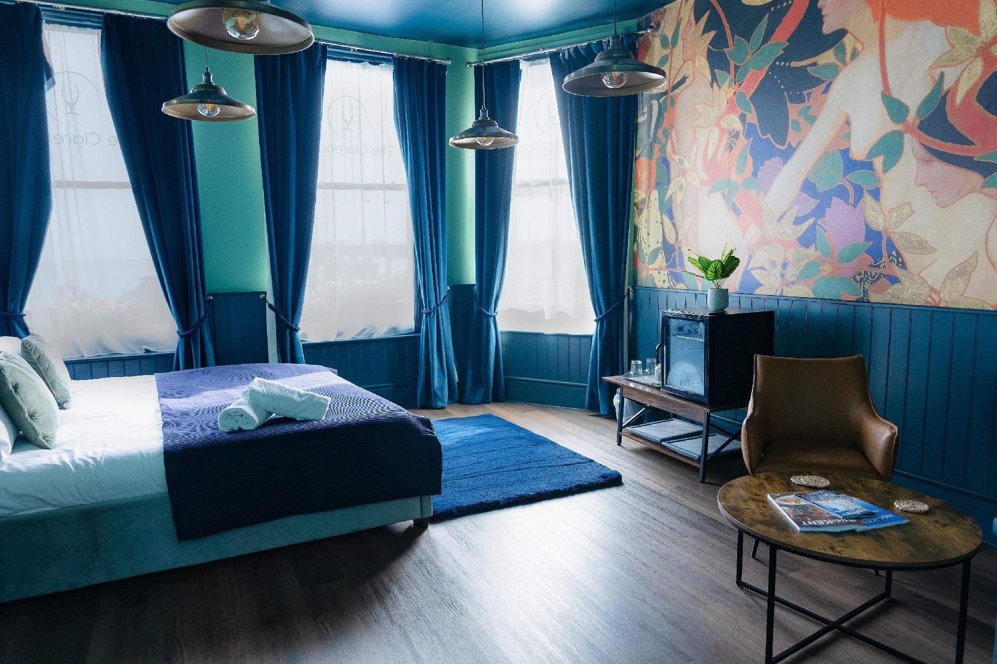 Luxury Suite Sea View King Bed