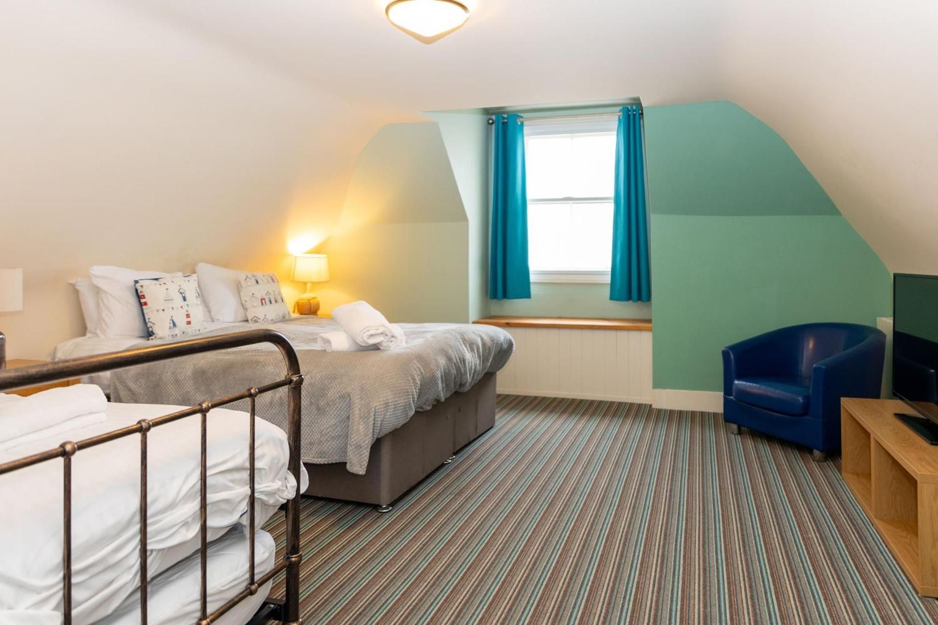 Deluxe Family Suite