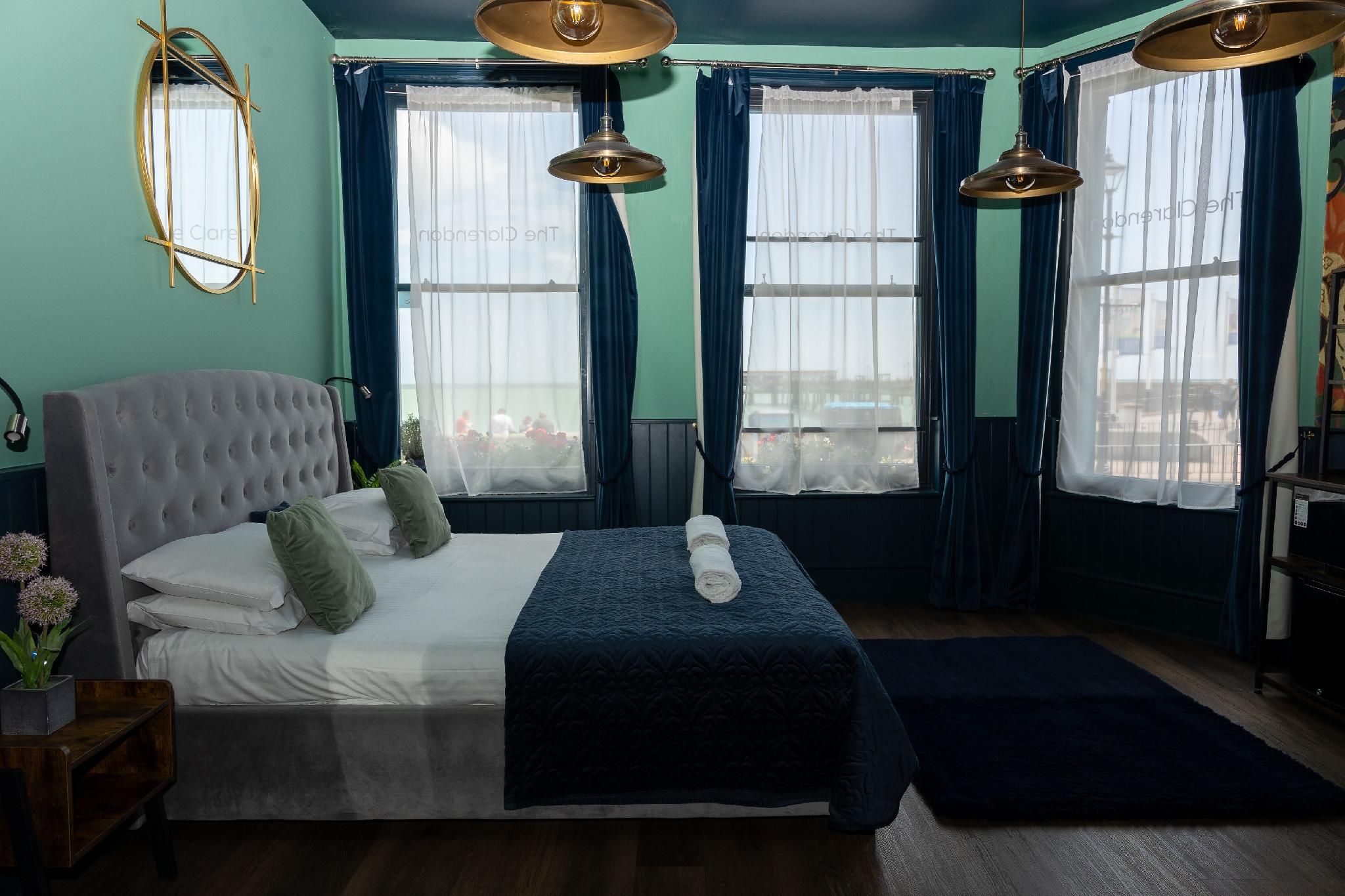 Luxury Suite Sea View King Bed