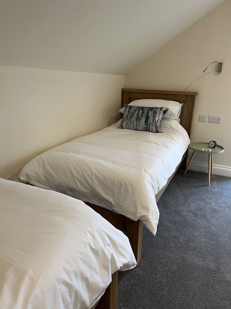 Twin Room (2)