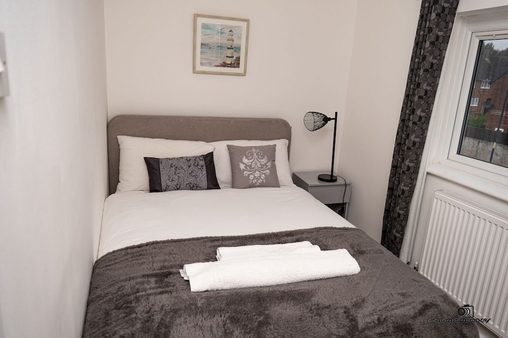 7 Guests - 3 Bedrooms - Parking - Pet Friendly House 2