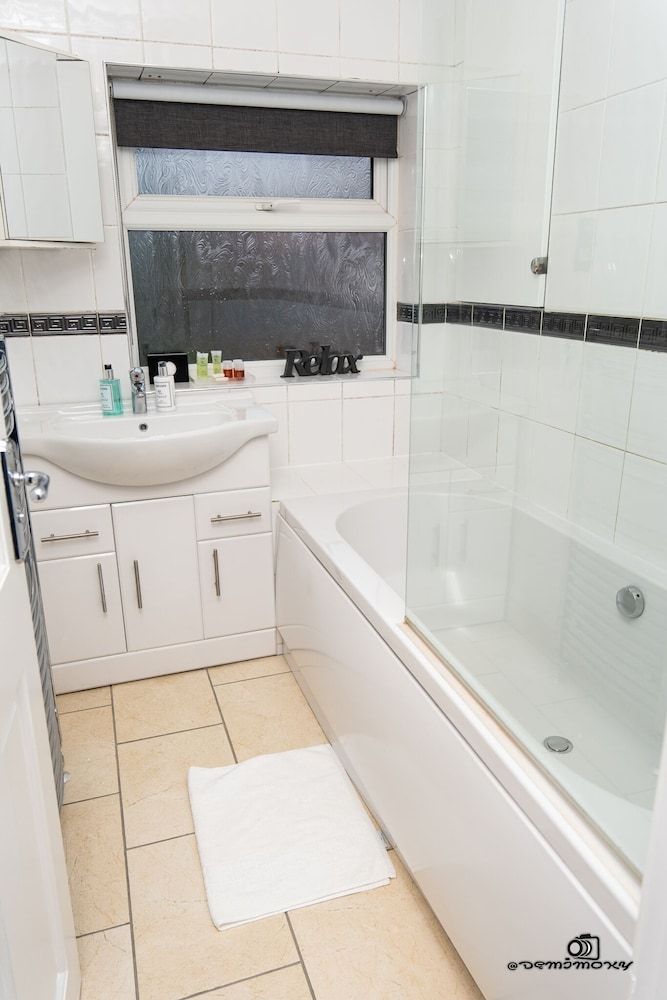 7 Guests - 3 Bedrooms - Parking - Pet Friendly House 8