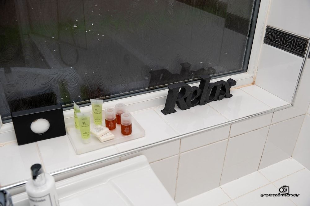 7 Guests - 3 Bedrooms - Parking - Pet Friendly House 9