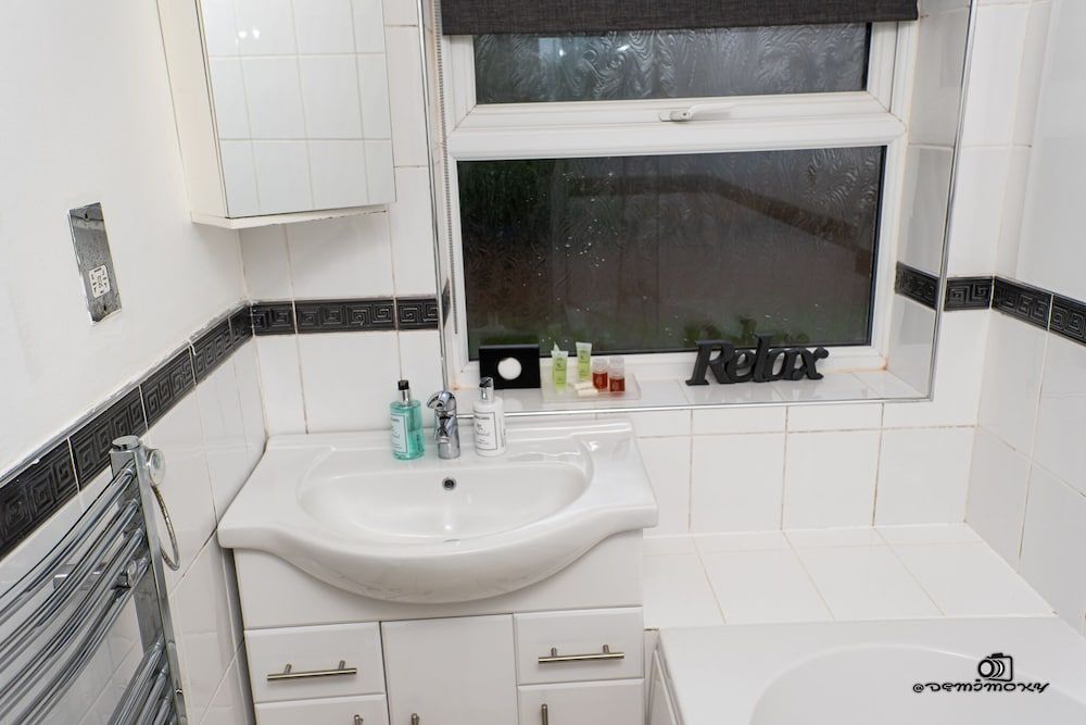 7 Guests - 3 Bedrooms - Parking - Pet Friendly House 7