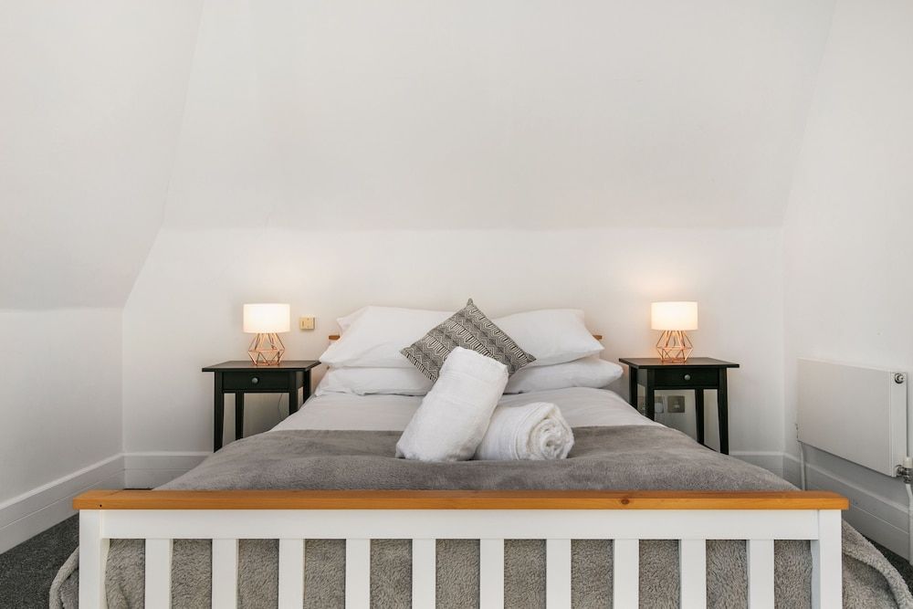 House (2 Bedrooms)