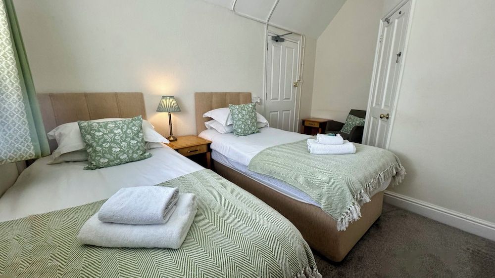 The Cricketers Inn Basic Twin Room, 2 Twin Beds 2