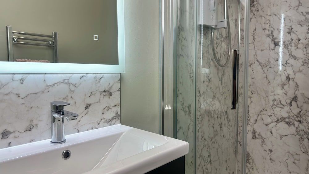 The Cricketers Inn Basic Triple Room 6