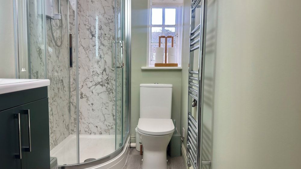 The Cricketers Inn Basic Triple Room 4