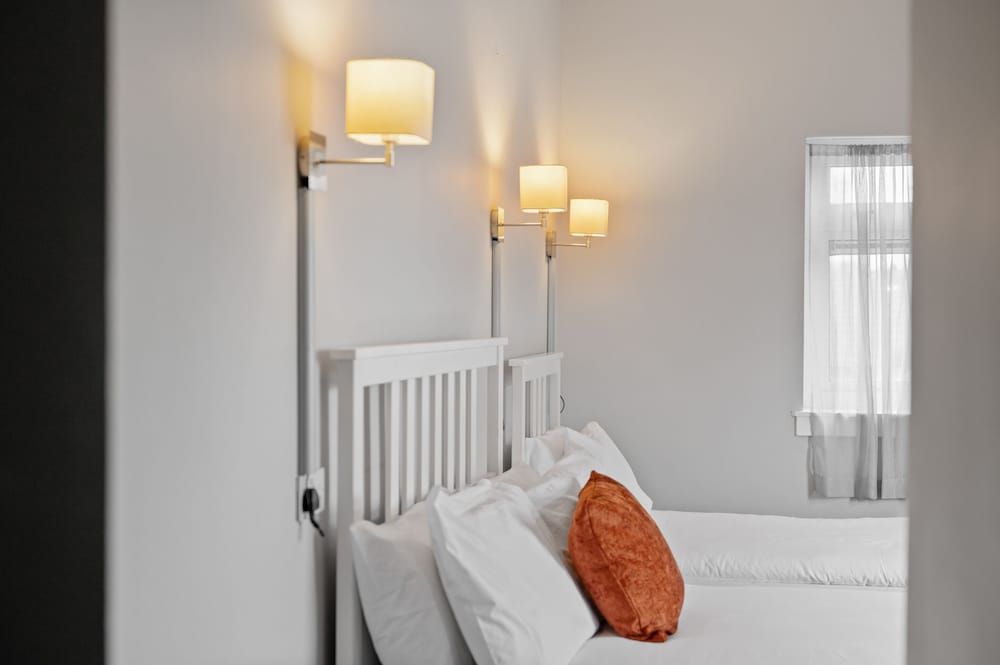 Queensferry guest house Basic Triple Room, Ensuite 3