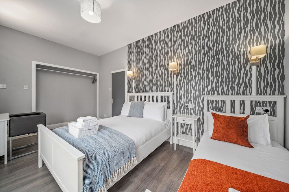 Queensferry guest house Basic Triple Room, Shared Bathroom 4