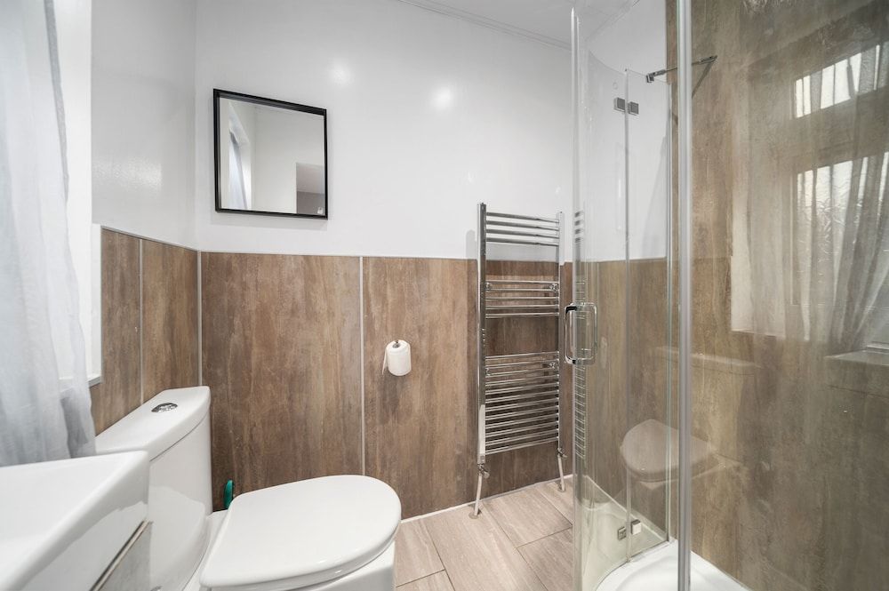 Queensferry guest house Basic Triple Room, Ensuite 6