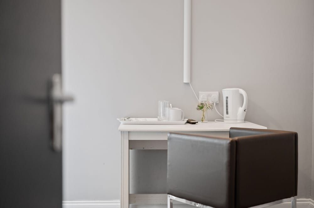 Queensferry guest house Basic Triple Room, Shared Bathroom 6