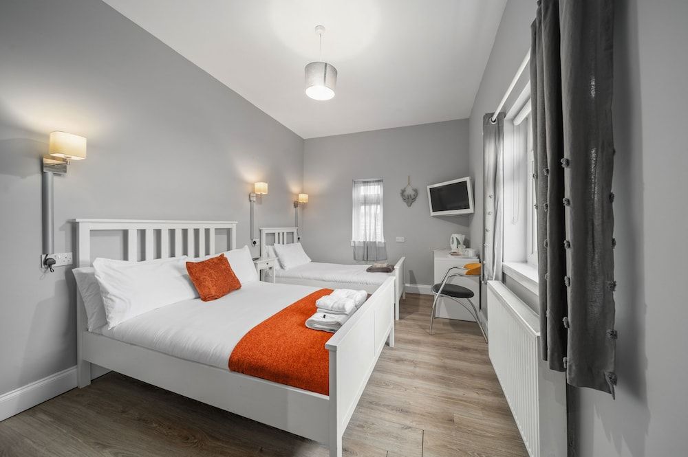 Queensferry guest house Basic Triple Room, Ensuite 2