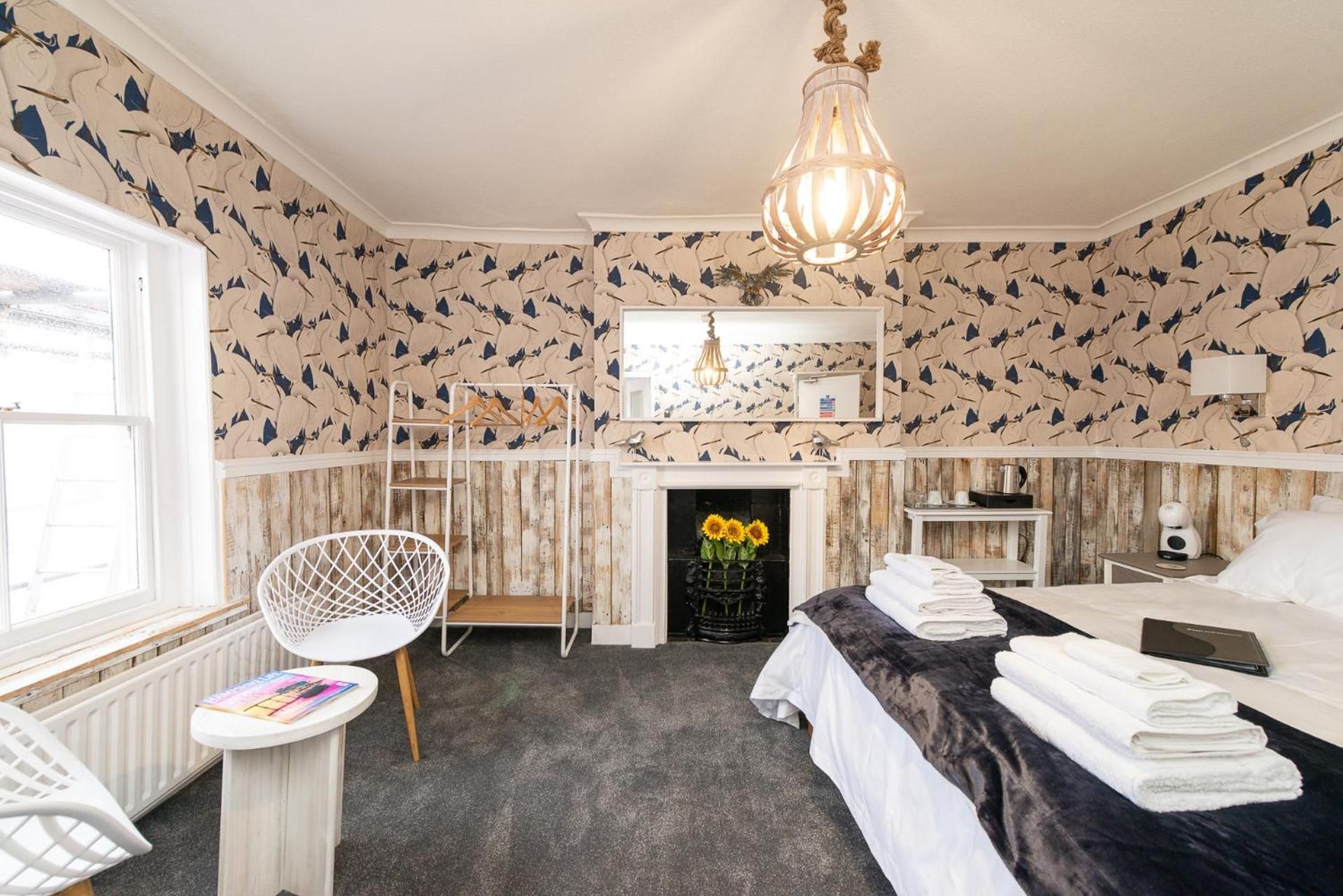 Deluxe Double Room with Side Sea View
