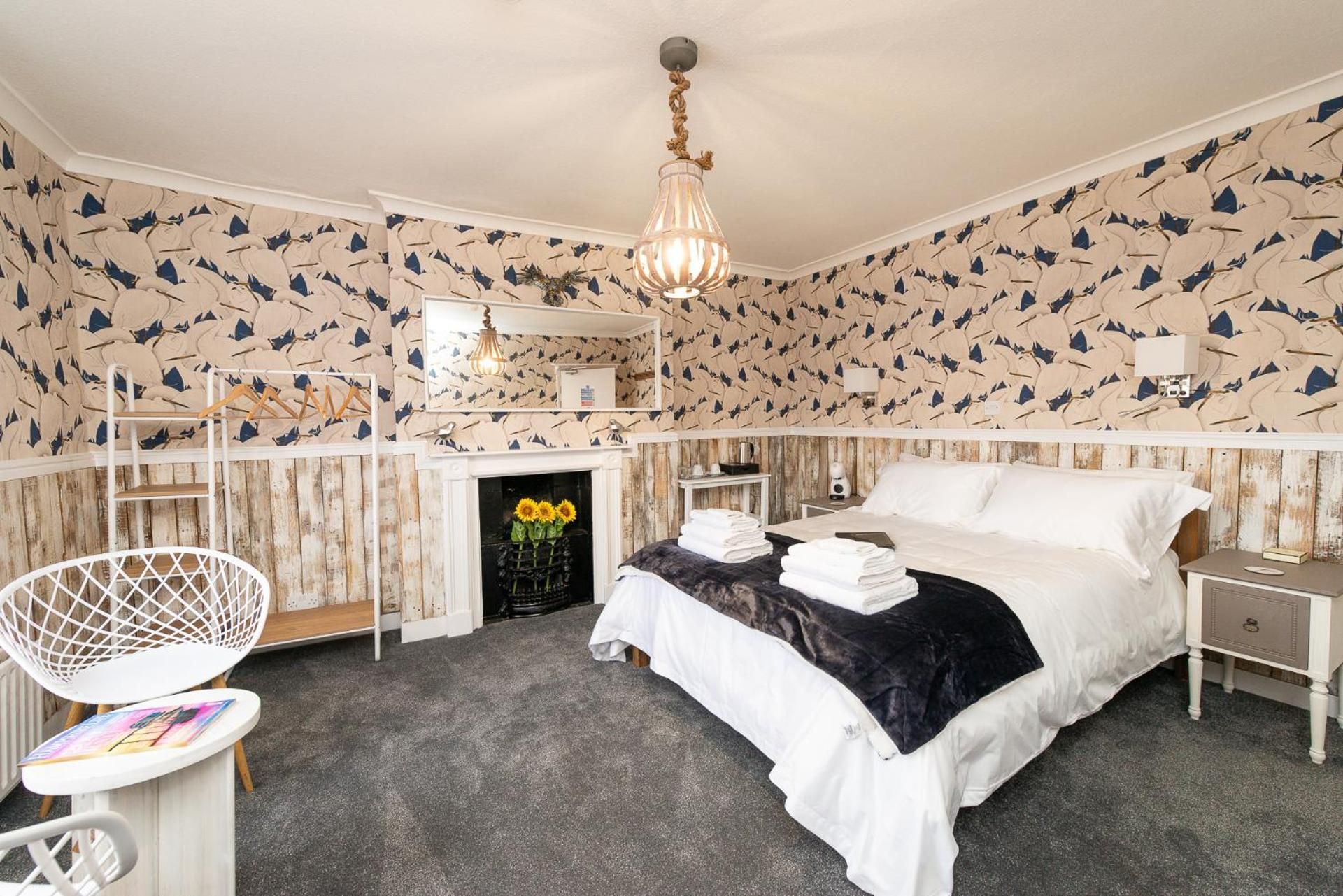 Deluxe Double Room with Side Sea View