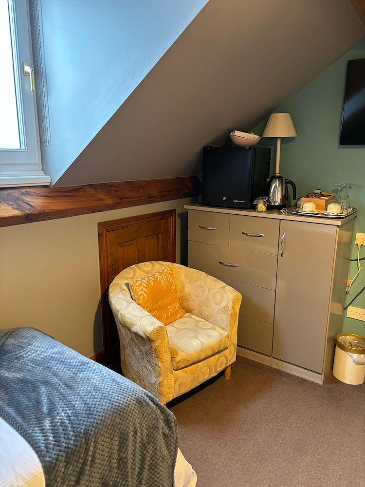 Brooklands Guest House Standard Quadruple Room, 2 Bedrooms 4