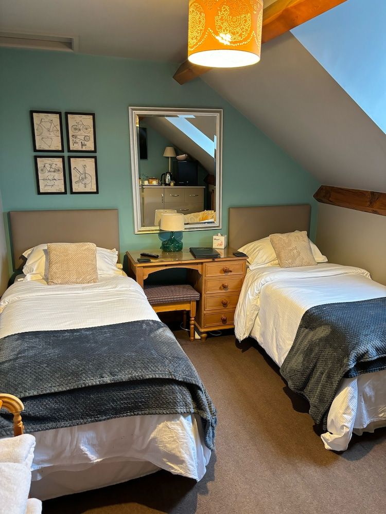 Brooklands Guest House Standard Quadruple Room, 2 Bedrooms 2