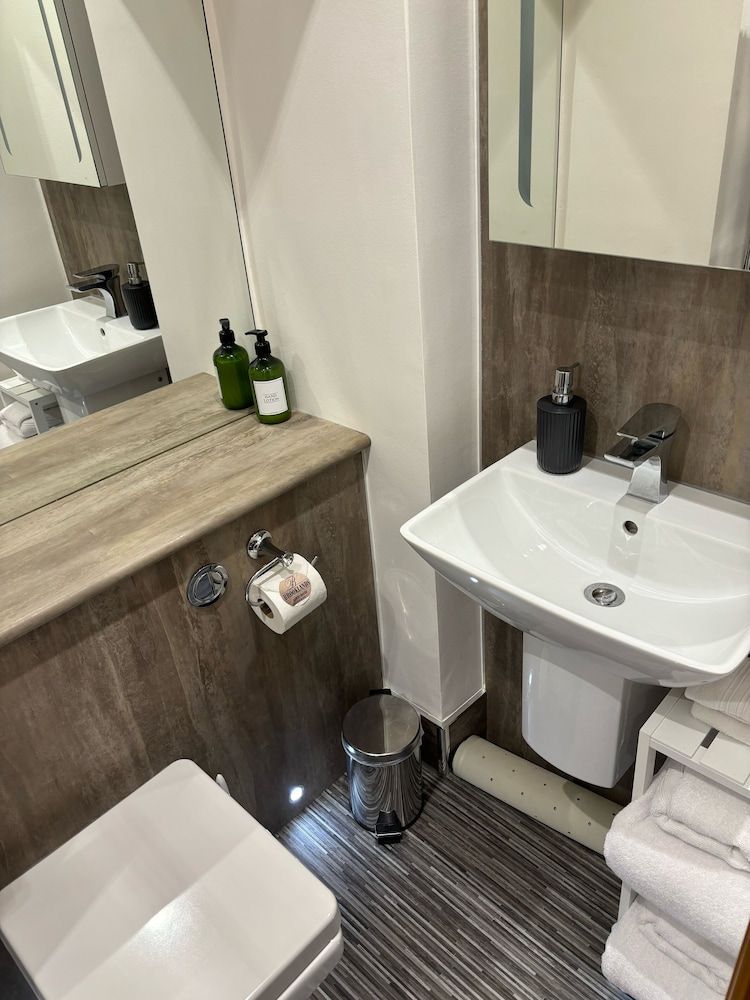 Brooklands Guest House Classic Single Room 4