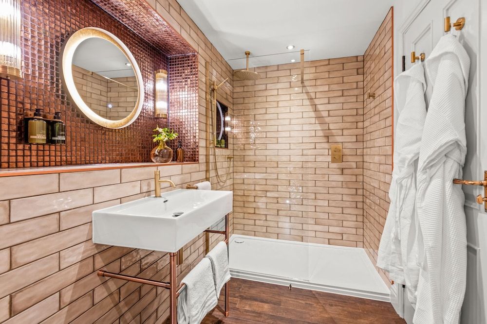 The Ley Arms Deluxe Double or Twin Room 10