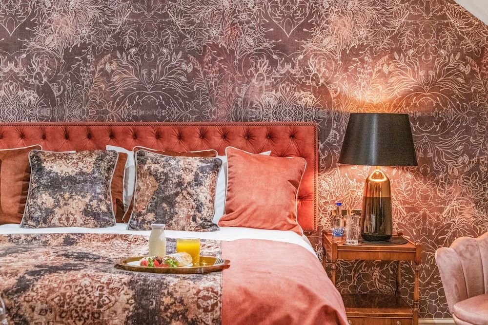 The Ley Arms Superior Triple Room 5