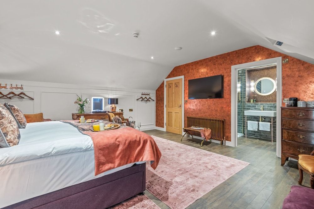 The Ley Arms Superior Triple Room 7