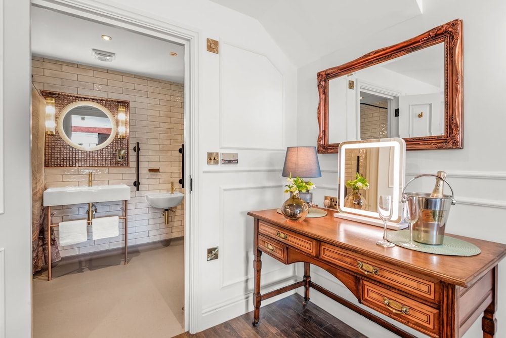 The Ley Arms Deluxe Double or Twin Room, Accessible 16