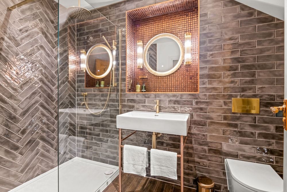 The Ley Arms Superior Triple Room 9