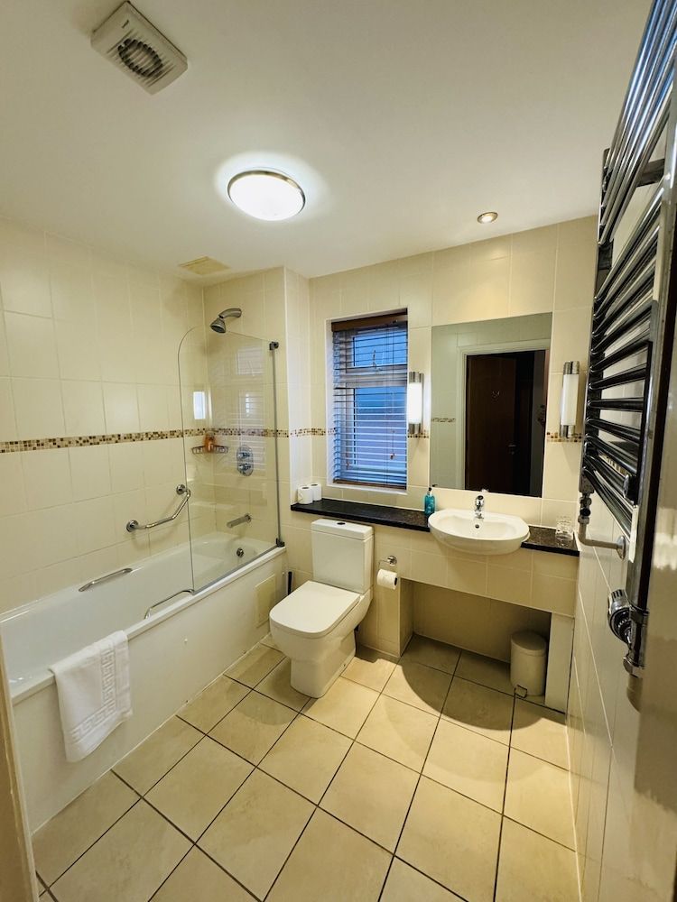 OYO Blaby Westfield Hotel Standard Twin Room, 2 Twin Beds 4