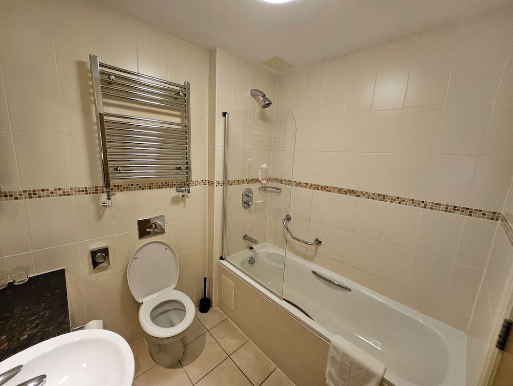 OYO Blaby Westfield Hotel Standard Room, Multiple Beds (Family) 5