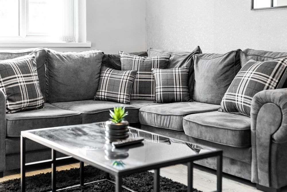 Hotel Comforts & Home Conveniences -sleeps 8