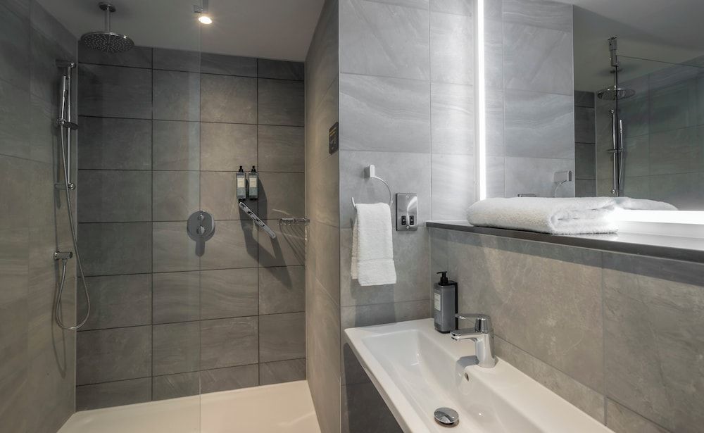 Maldron Hotel Manchester Cathedral Quarter Deluxe Double & Single City View 5