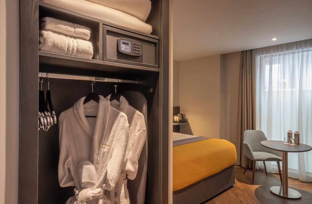 Maldron Hotel Manchester Cathedral Quarter Executive King Room 7