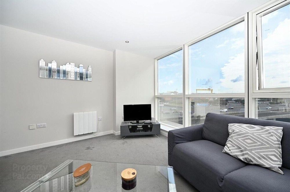 Obel 62 Panoramic Apartment, 2 Bedrooms, 2 Bathrooms, River View 5