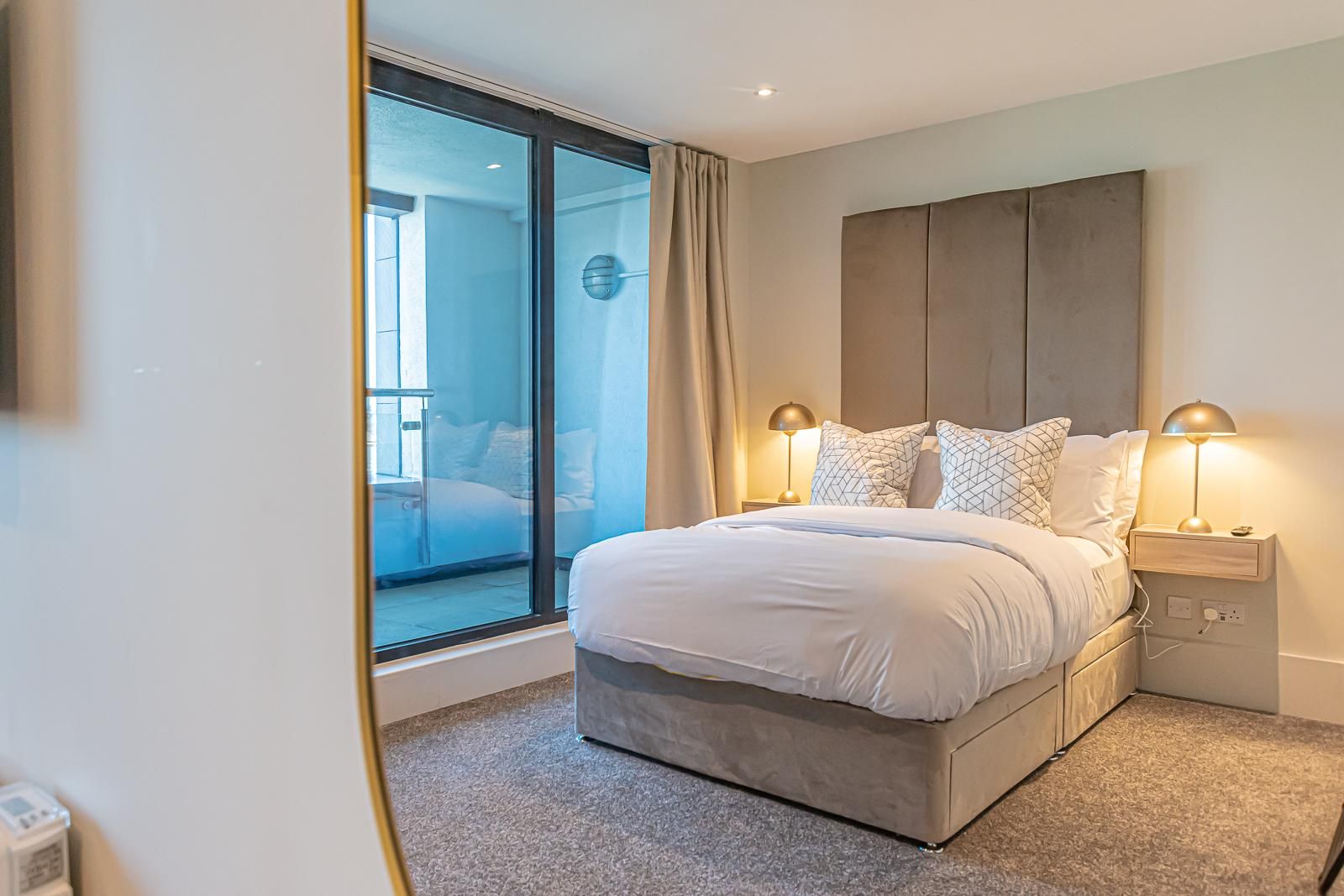 One-Bedroom Suite City View