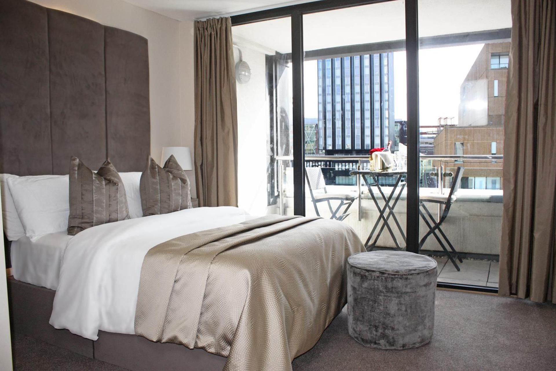 One Bedroom Apartment with Balcony and City View