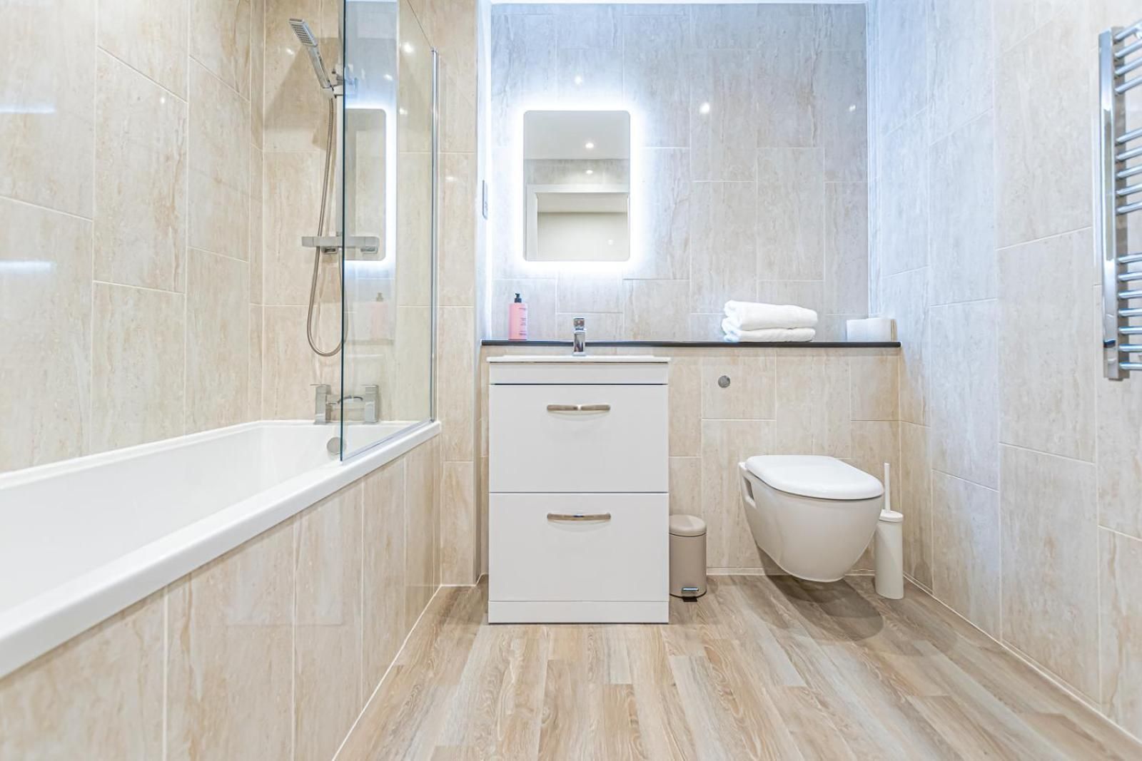 One-Bedroom Deluxe Apartment