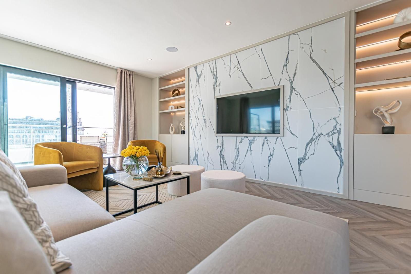 Three Bedroom Penthouse Apartment with Balcony and River View