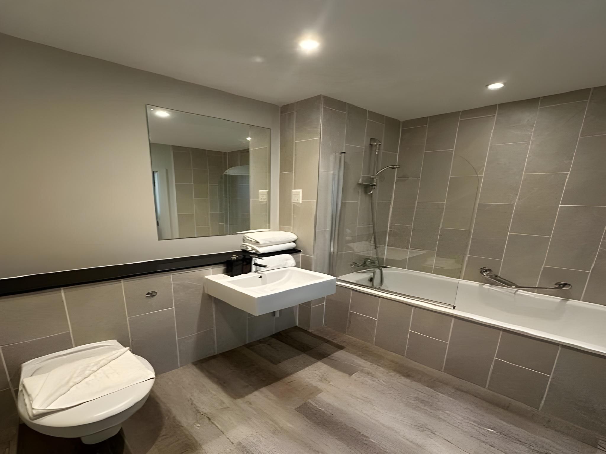 2-Bedroom City View Apartment with Balcony