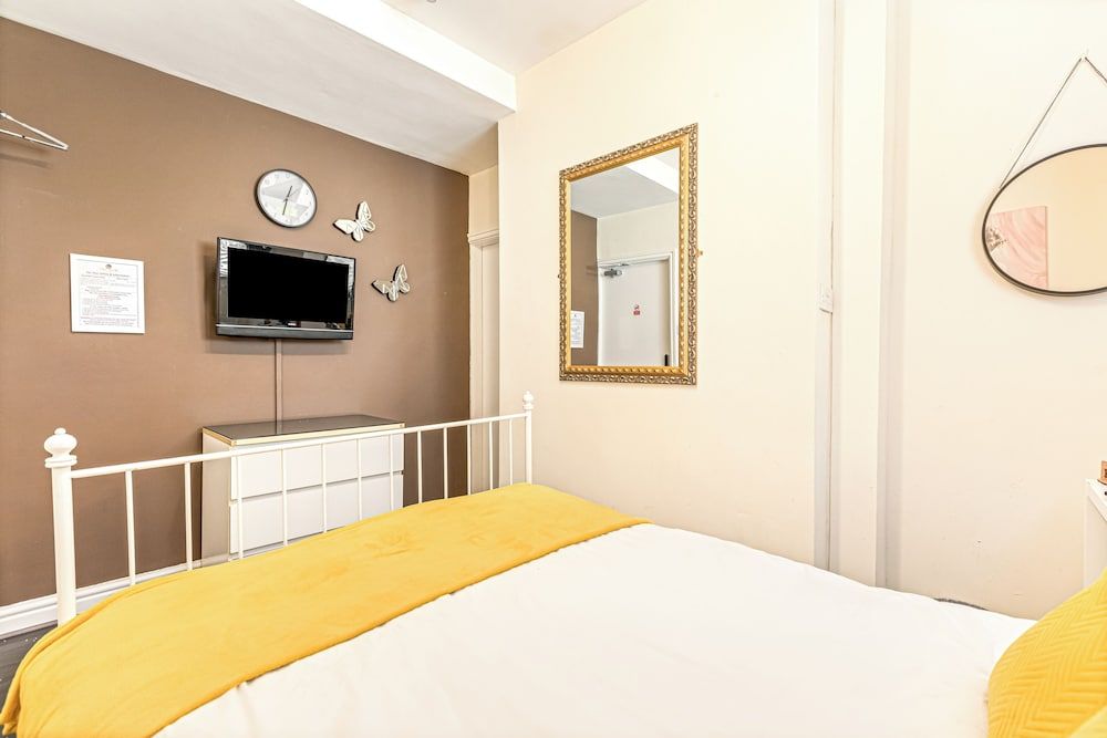 The B & B Blackpool Large Room, 1 Double bed 6