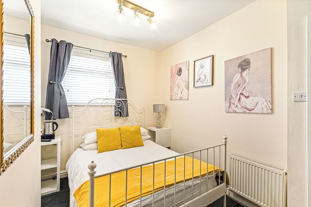 The B & B Blackpool Large Room, 1 Double bed 8