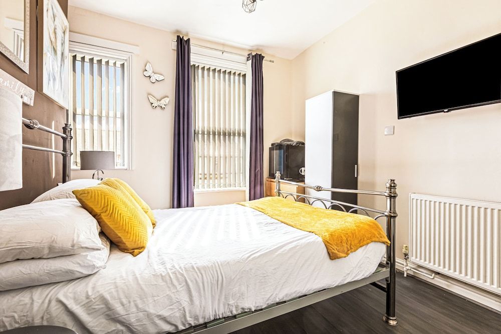 The B & B Blackpool Large Room, 1 Double bed 9