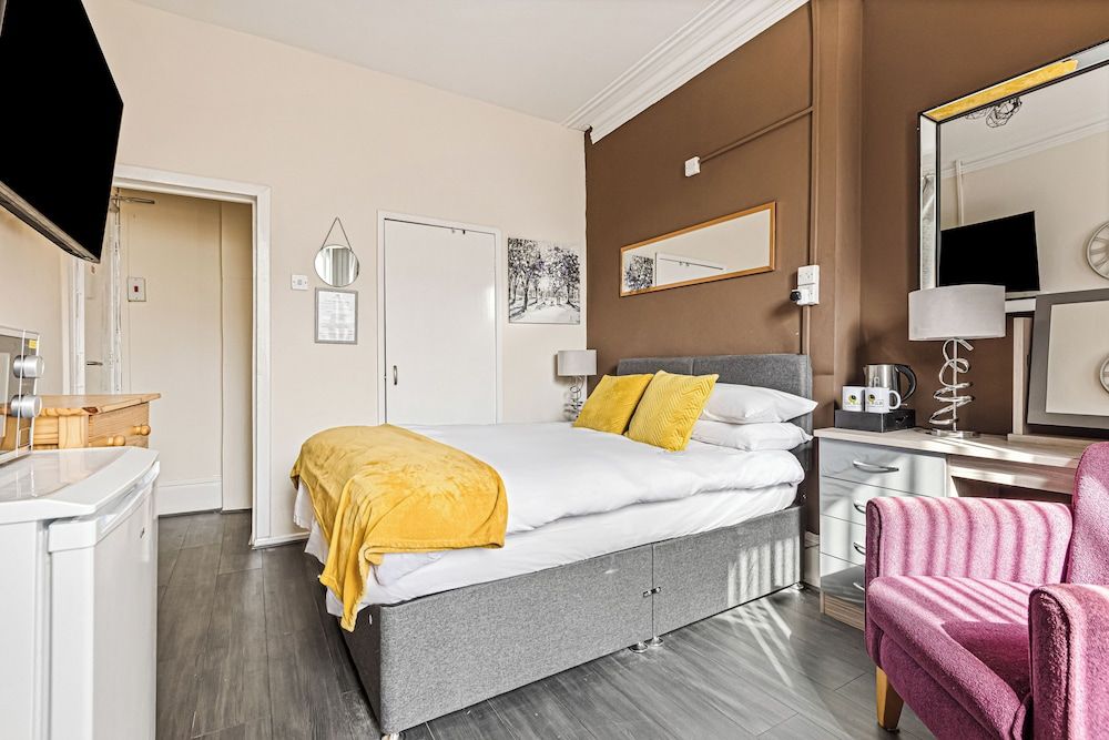 The B & B Blackpool Large Room, 1 Double bed 5