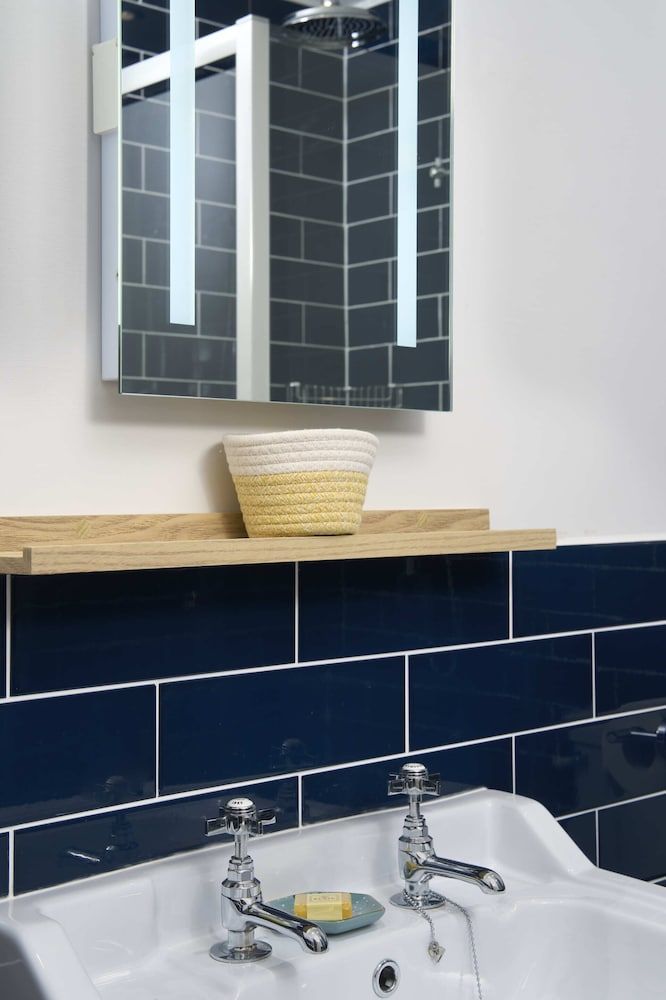 The White Hart Hotel Classic Twin Room, Ensuite (first floor) 7