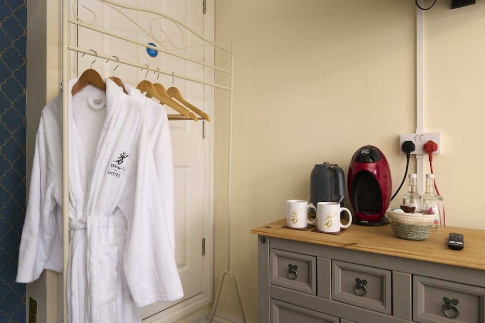 The White Hart Hotel Classic Twin Room, Ensuite (first floor) 12