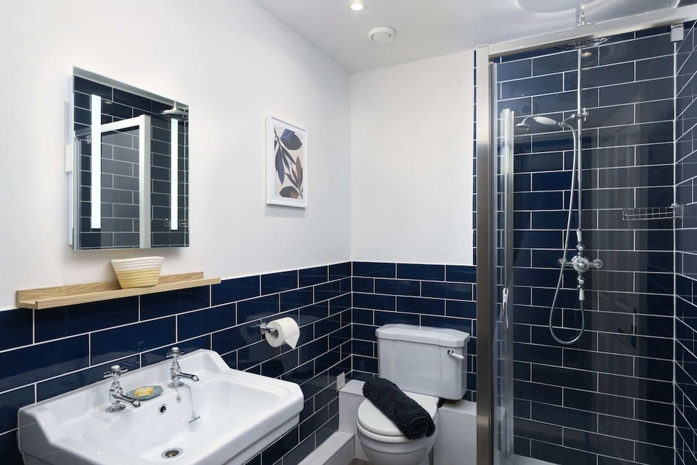 The White Hart Hotel Classic Twin Room, Ensuite (first floor) 6