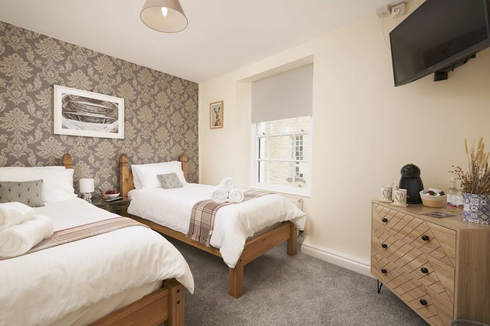 The White Hart Hotel Classic Twin Room, Ensuite (first floor) 2