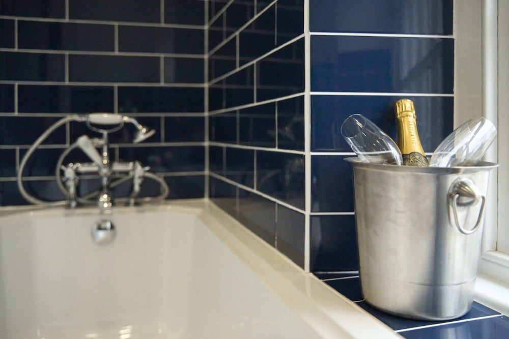 The White Hart Hotel Classic Twin Room, Ensuite (first floor) 11